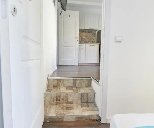 Stanford * Bukurešť